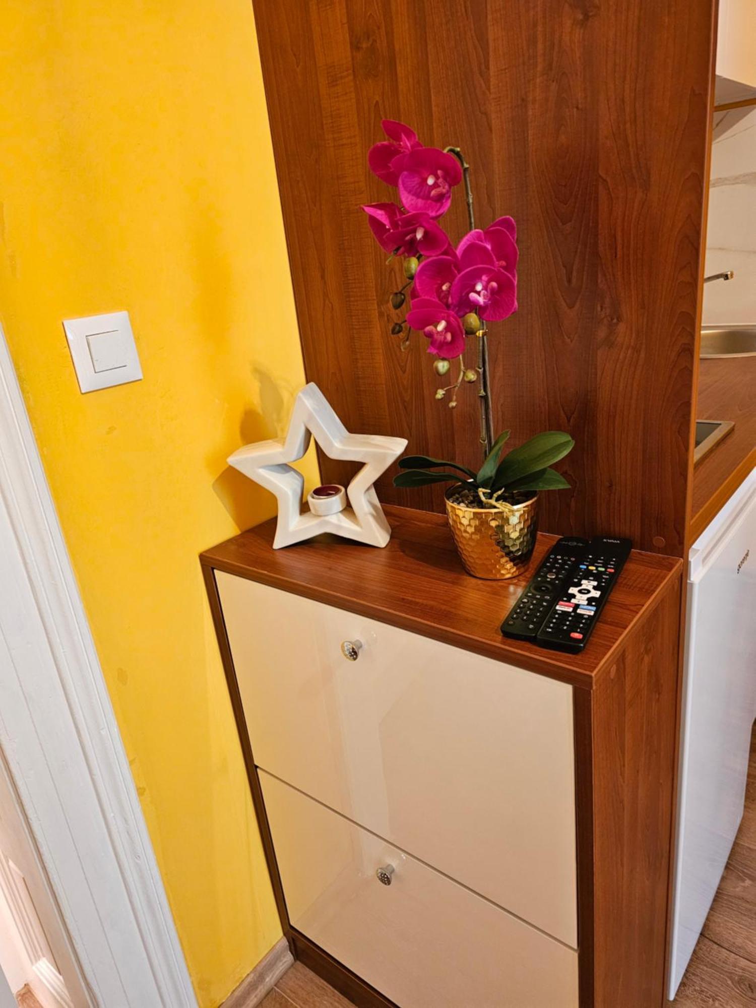 R&N Familiy Apartments โมสตาร์ ภายนอก รูปภาพ